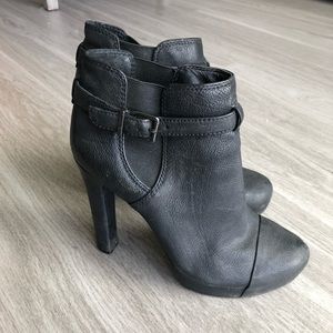 Gianni Bini size 8 leather booties